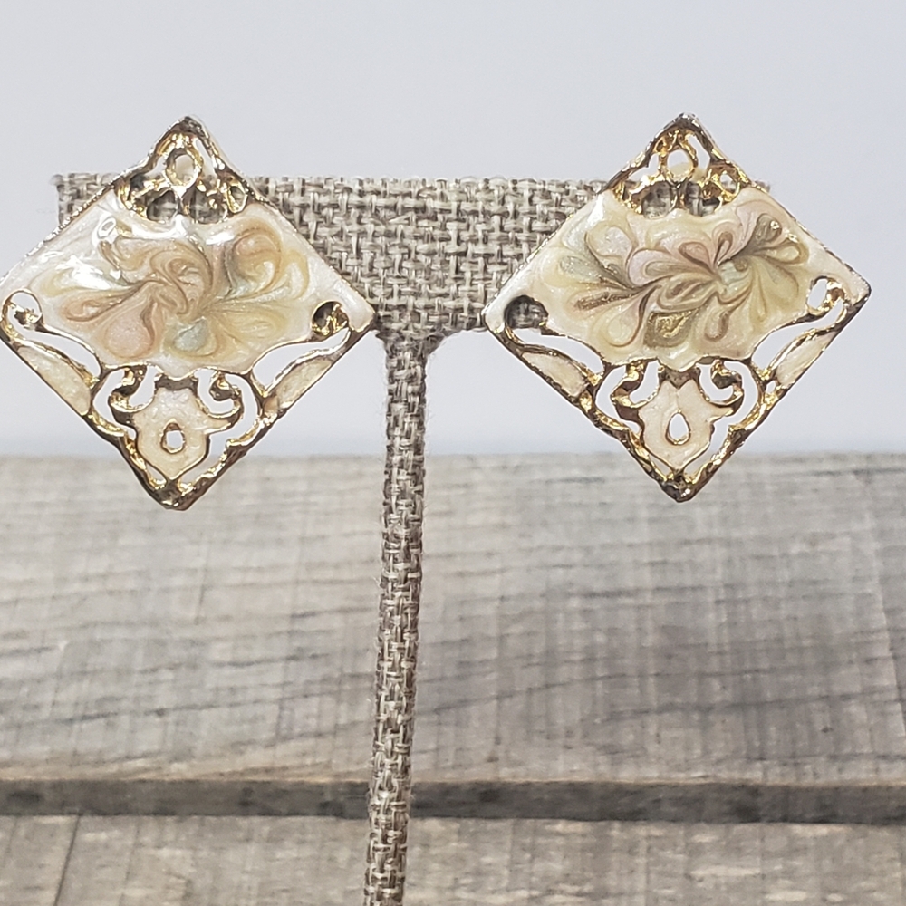 VINTAGE Large Swirled Enamel Clip-on Earrings